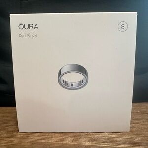 New sealed Oura Ring 4 in Silver size 8